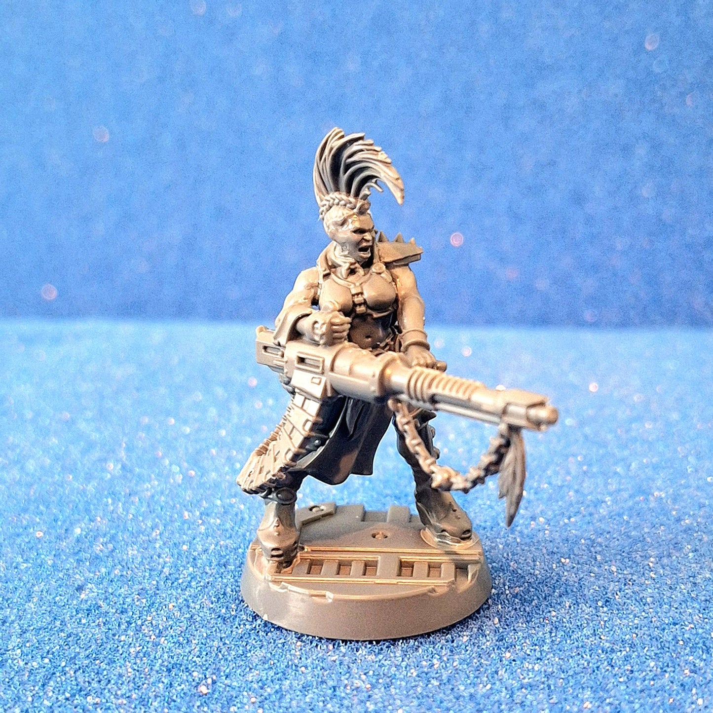 Necromunda Escher Ganger with Heavy Stubber